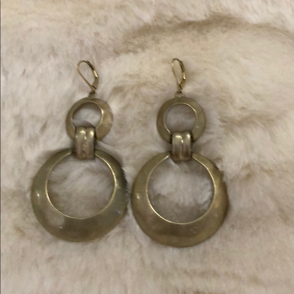 Like new gold hanging earring